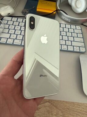Apple iPhone Xs- White Glass Back